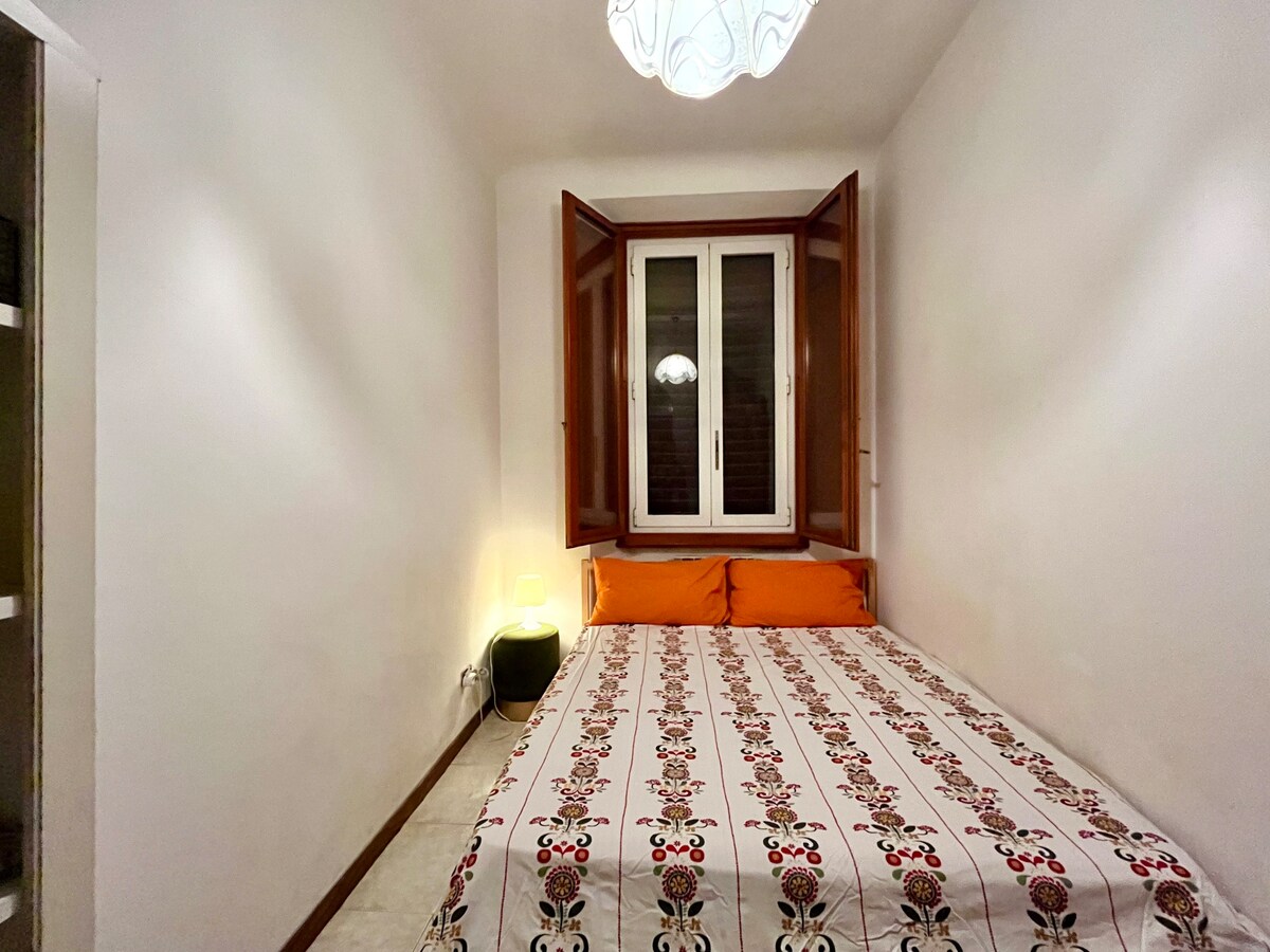 Single room in Florence center