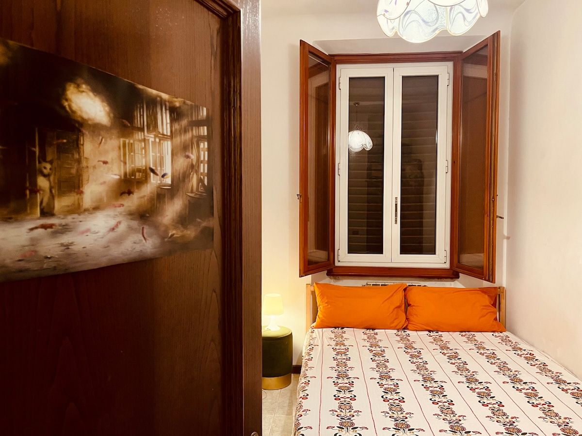 Single room in Florence center