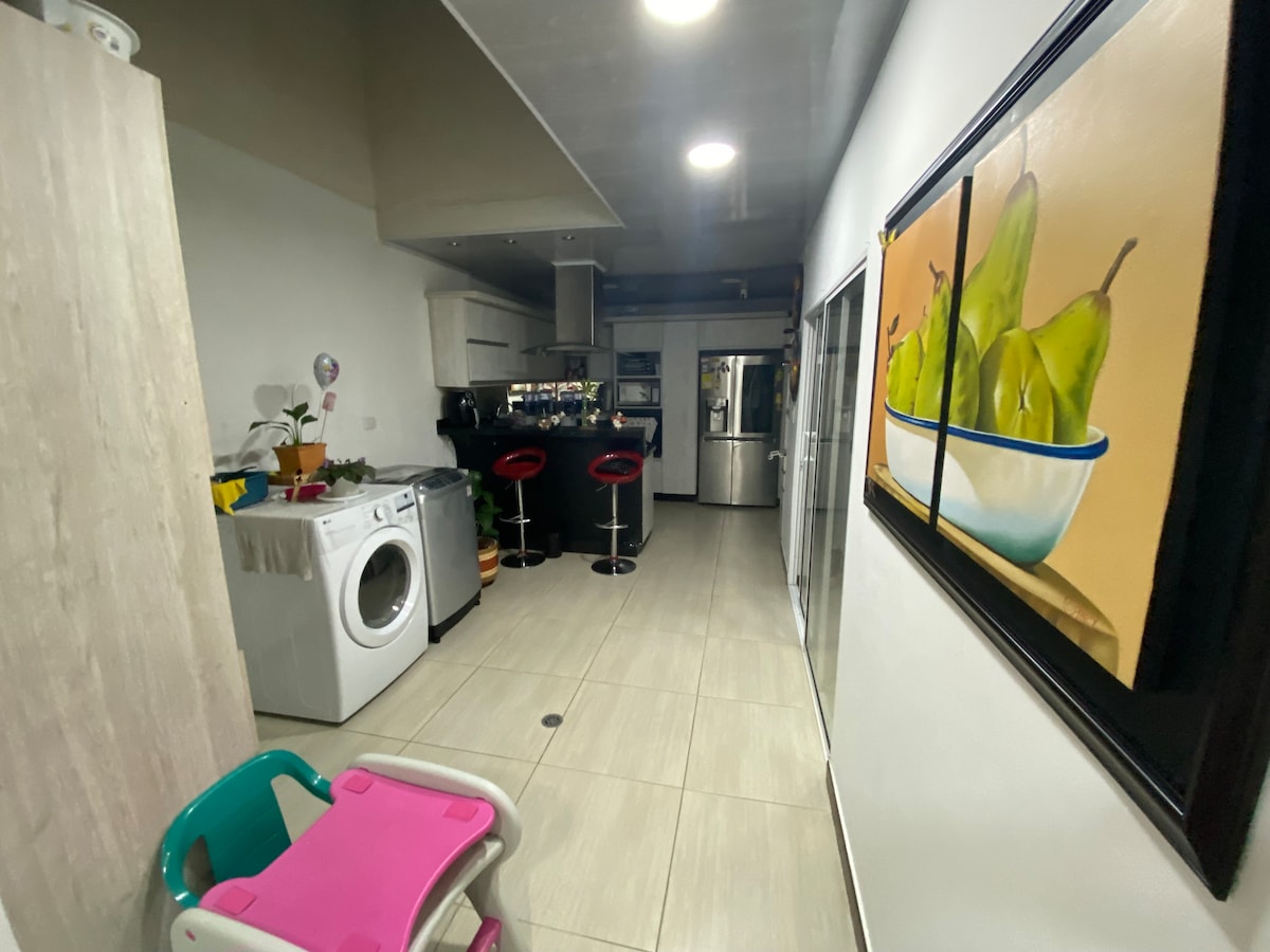 Cómodo apartamento con jacuzzi y garaje piso 1