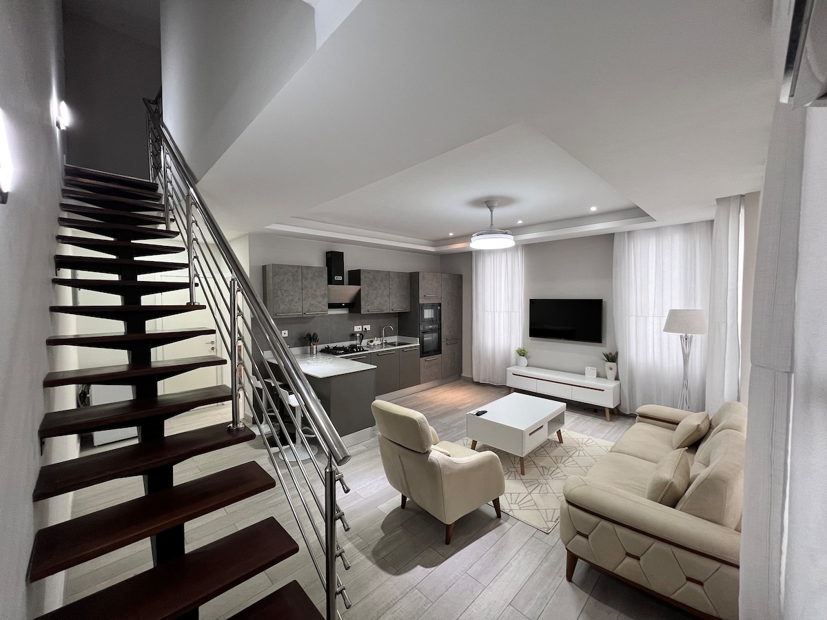 Stylish & Cozy 3-BDR Apartment