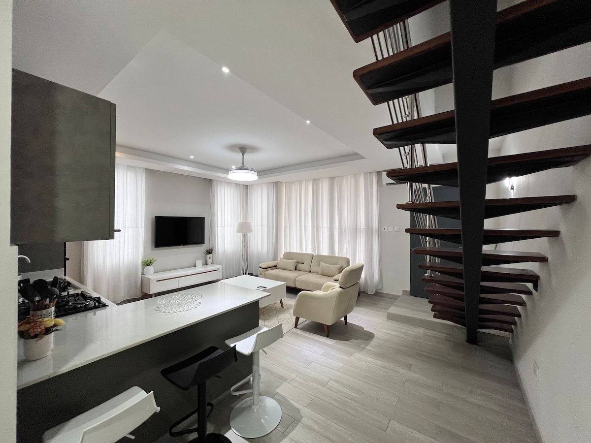 Stylish & Cozy 3-BDR Apartment