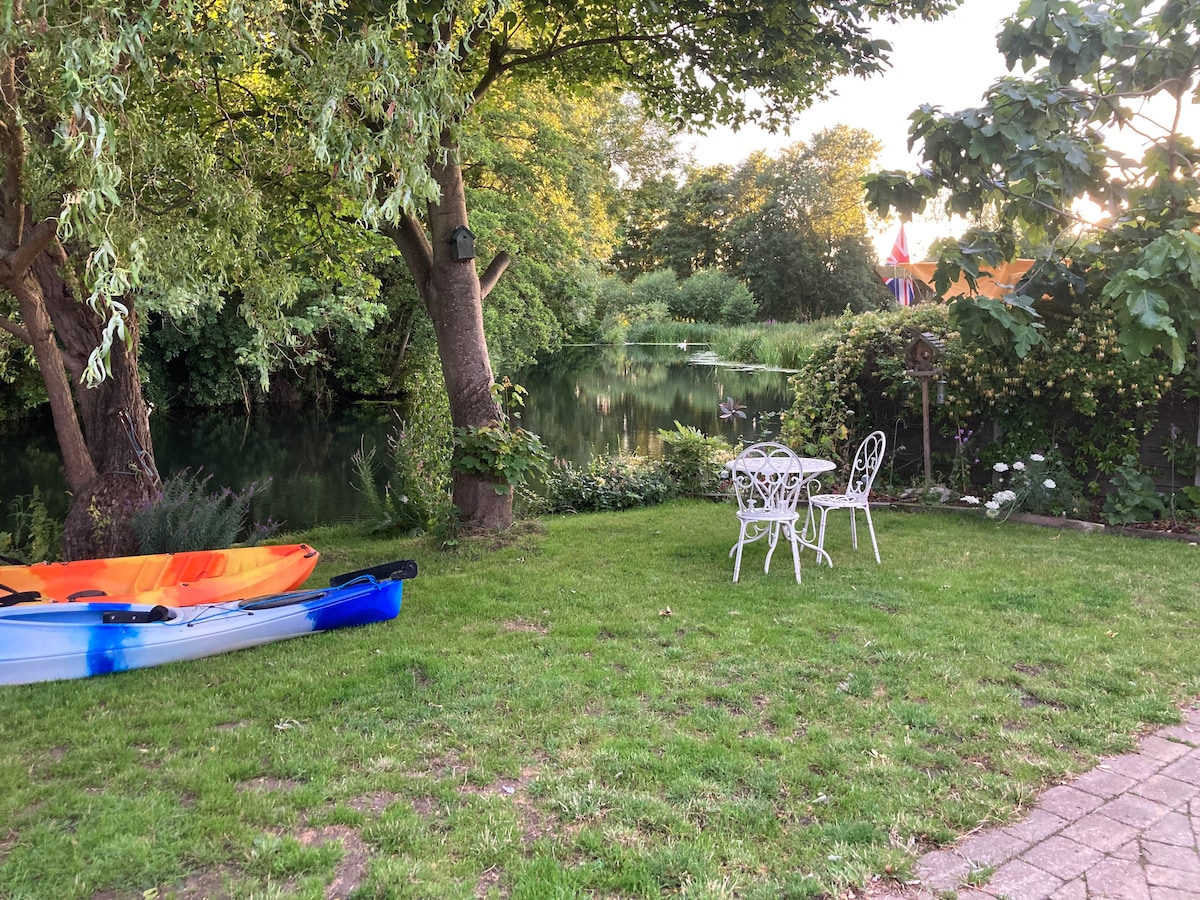 Riverside apartment on the Waveney