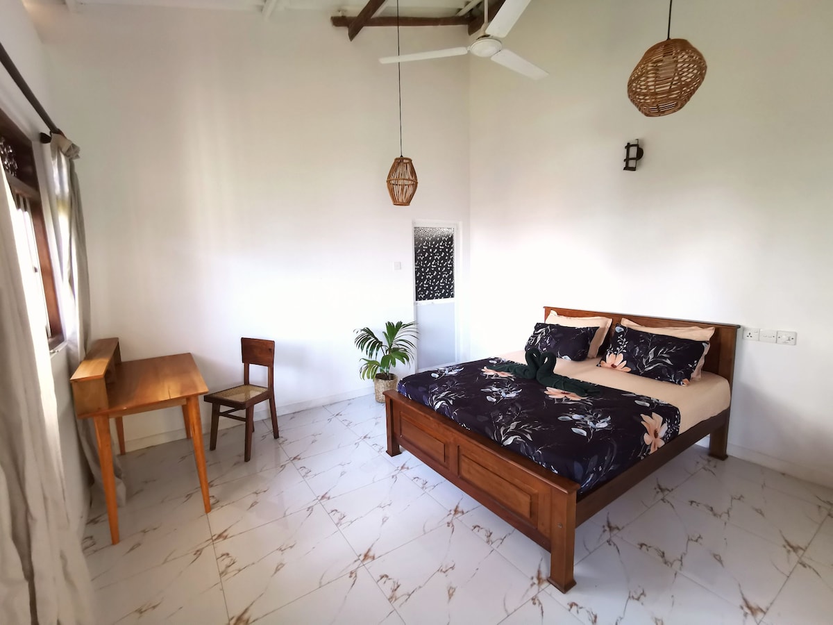 Thalmaha Guest House- room 1 - ocean view