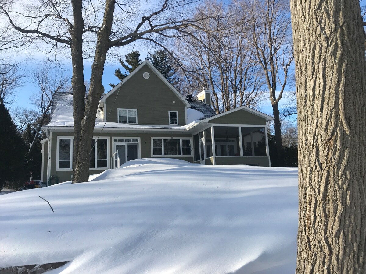 Winter rental - waterfront home next to Montréal