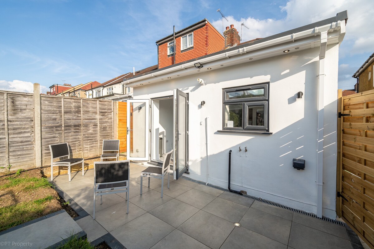 Modern 5 bed home in Ealing