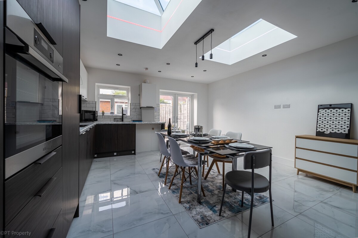 Modern 5 bed home in Ealing