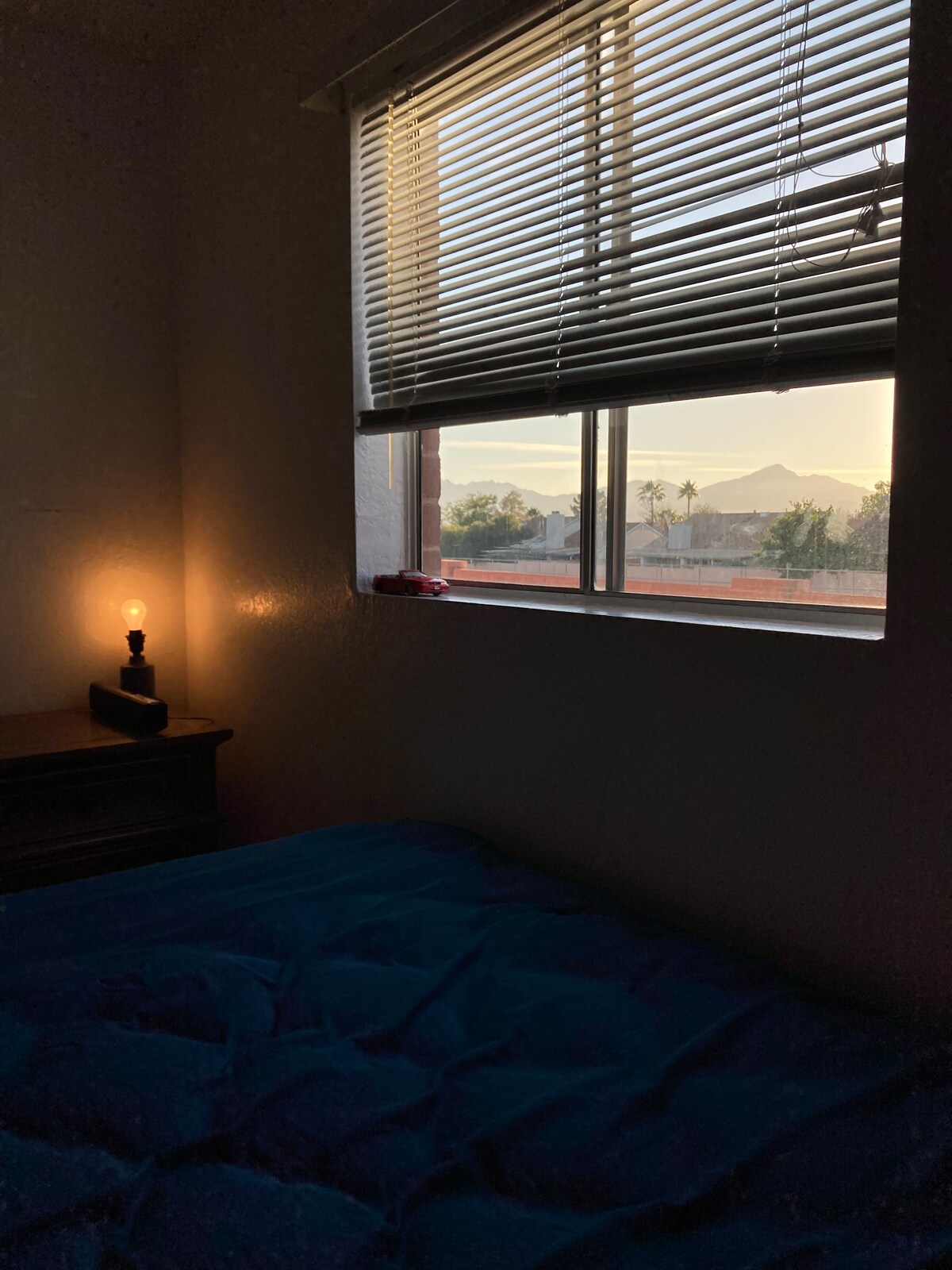 Cozy bedroom near 10 freeway