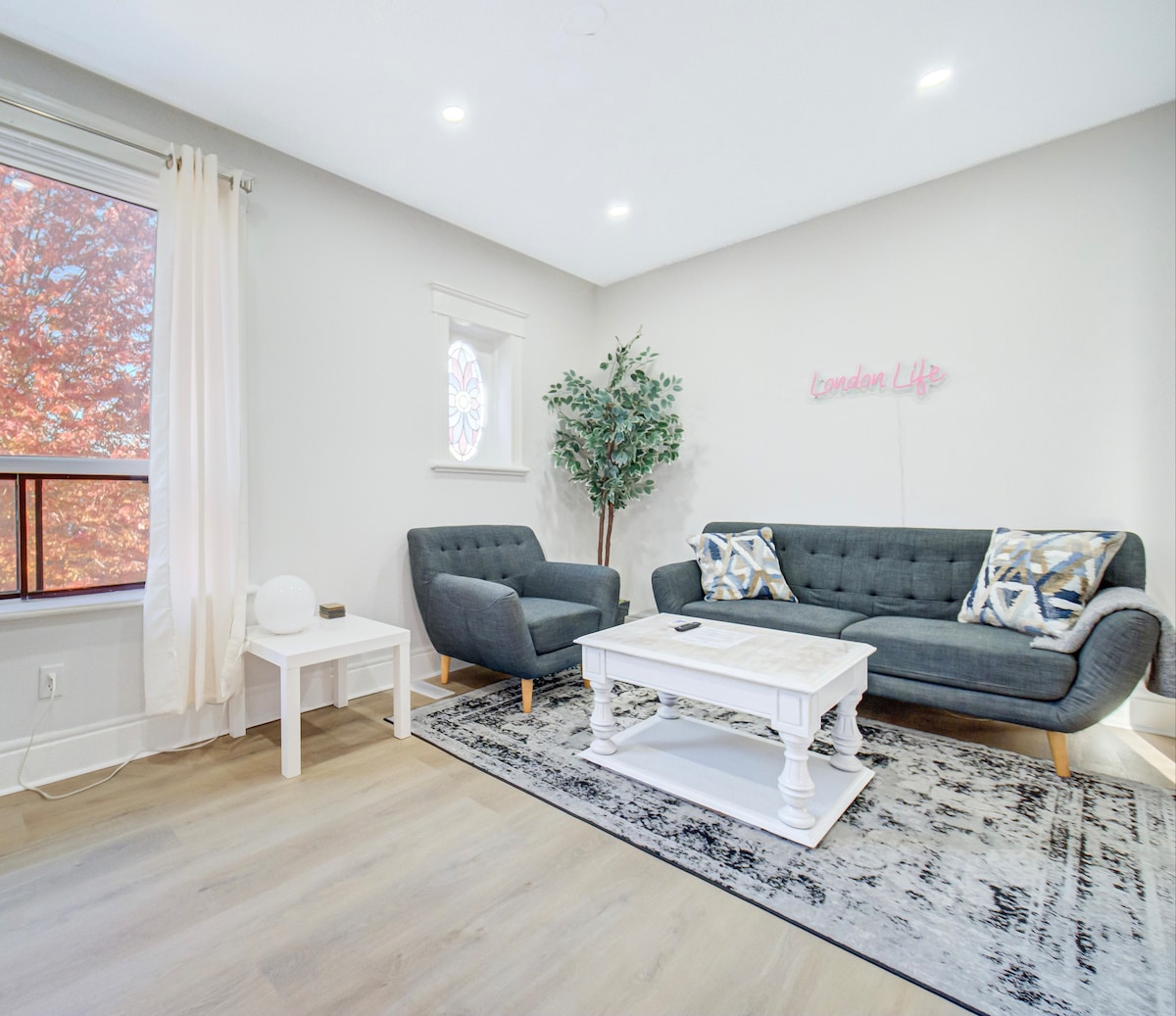 London Life : Cozy & Newly Renovated Oasis