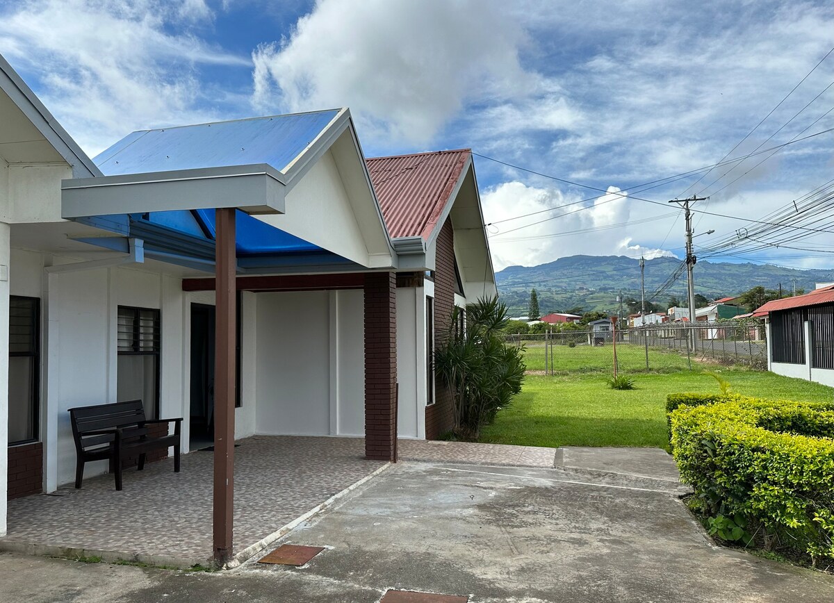 Charming bungalow (volcano view)