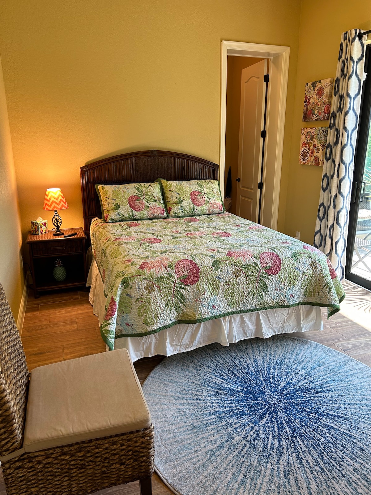 Private room with Queen bed at Parrot Lake