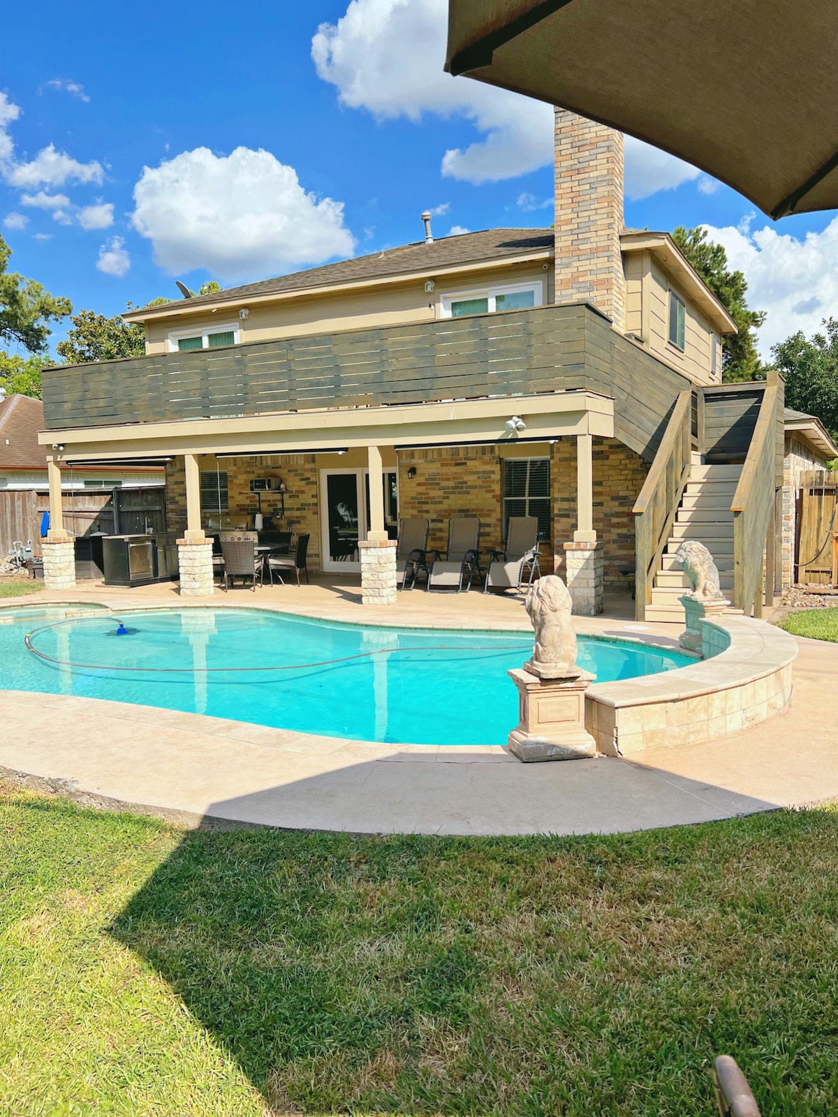 HOUSE w/private POOL