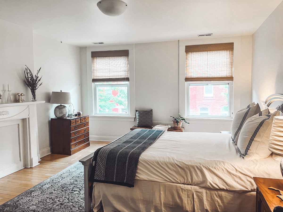 Cozy Charm City Room, Steps from Penn Station
