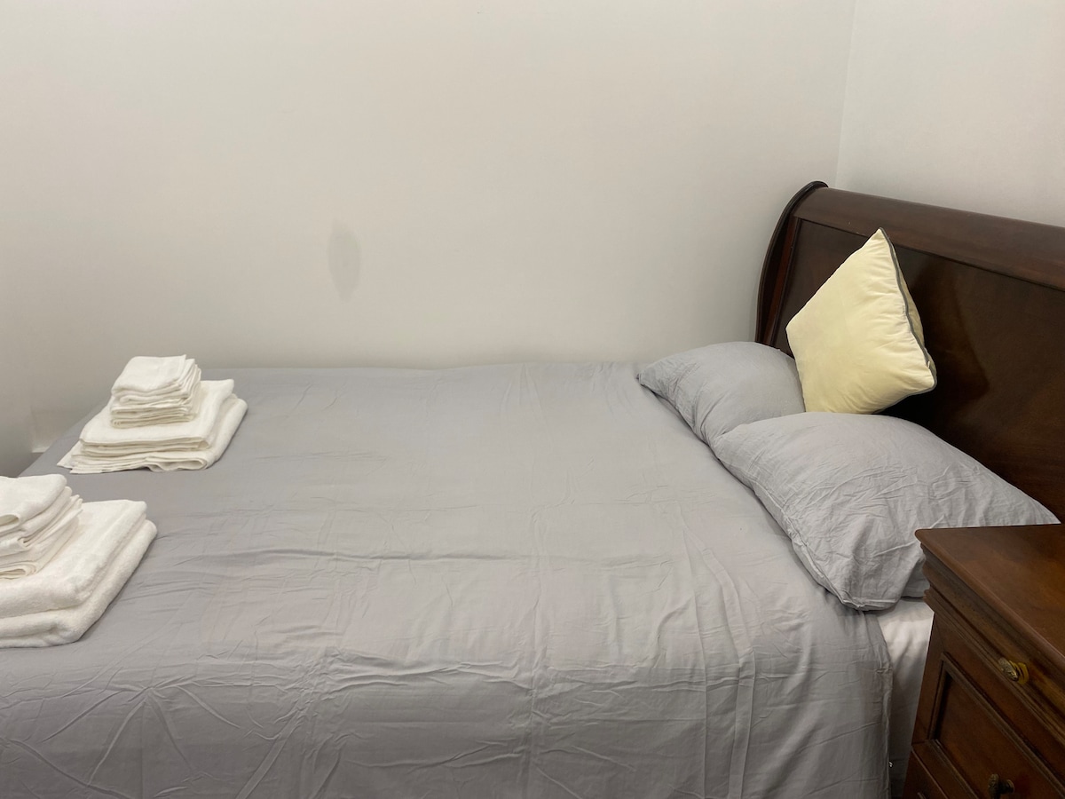 One bedroom apt in North Babylon, Long Island, NY