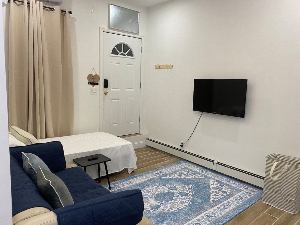 One bedroom apt in North Babylon, Long Island, NY