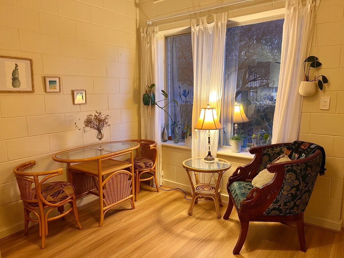 Cozy&Cute 2-bed unit, 30sec to train, 9min to CBD