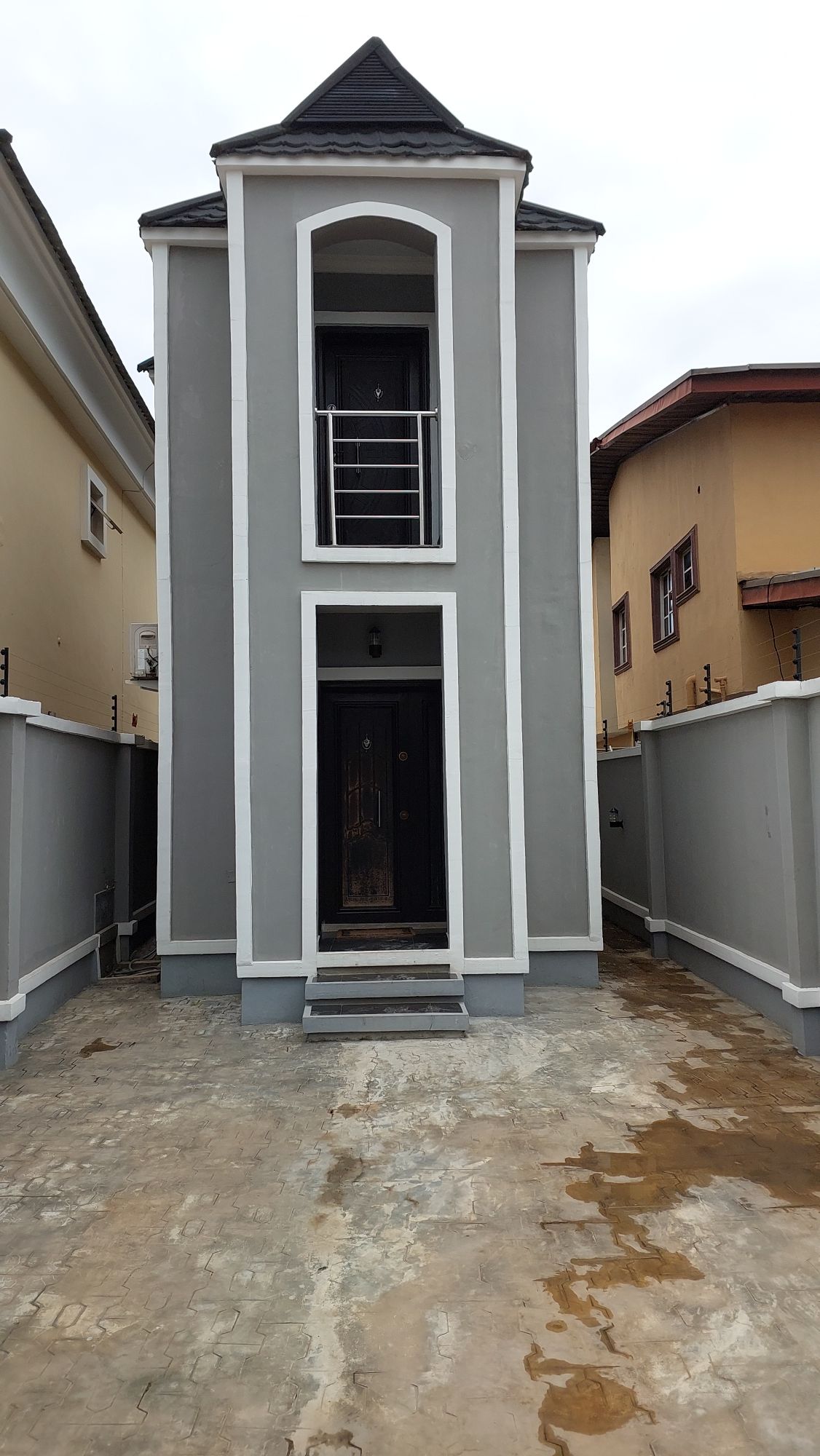 Cute duplex in a secured estate