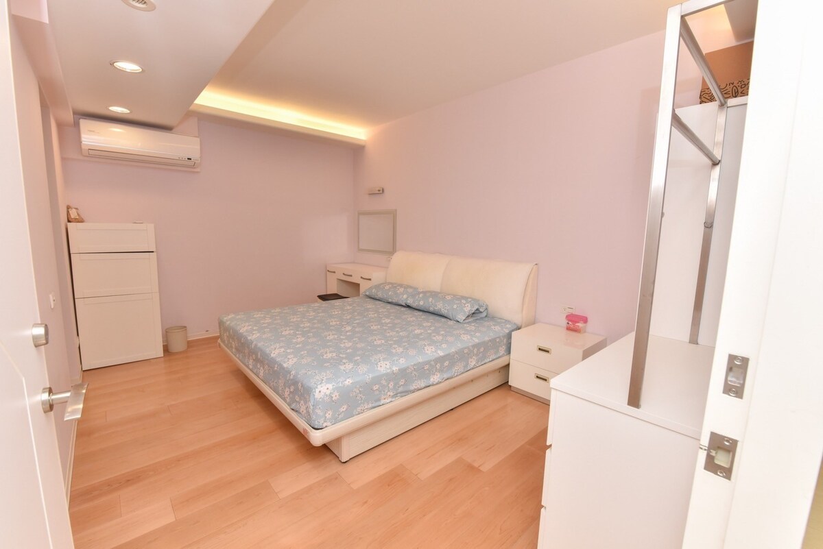 1/F apartment close to Shilin