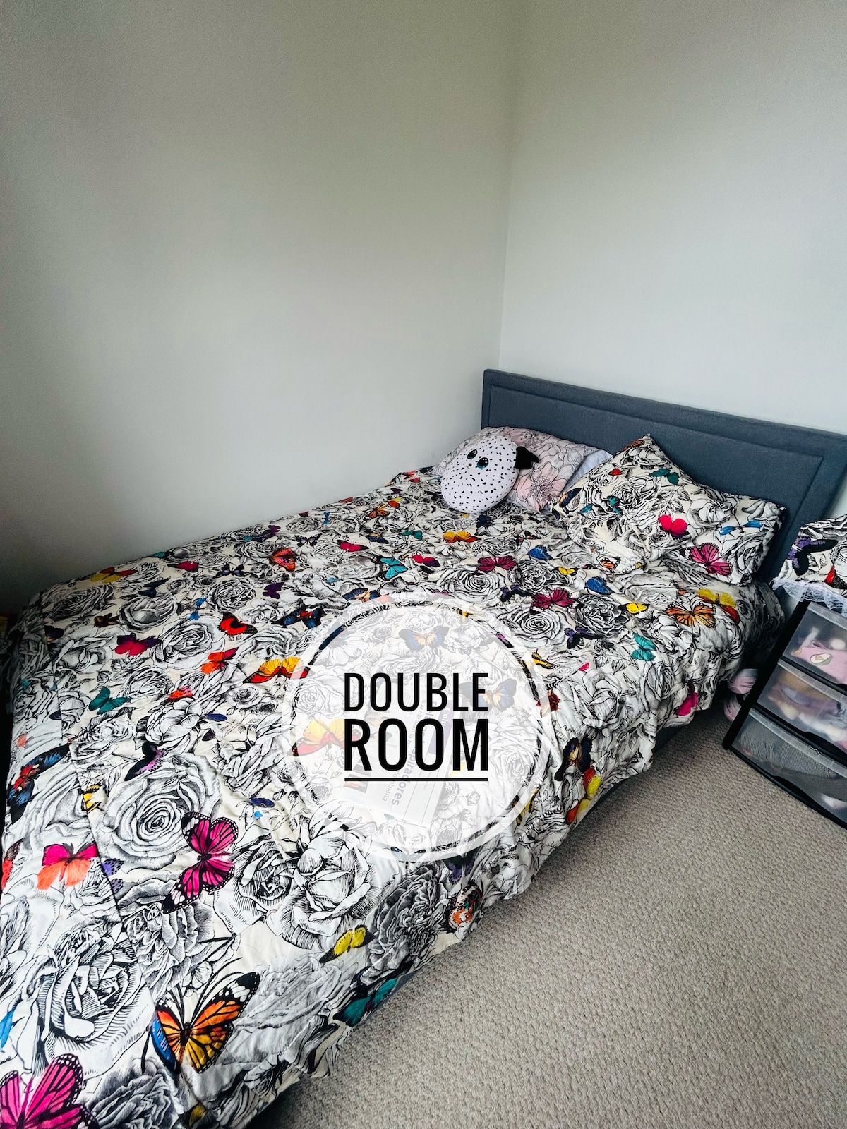 Spacious double room W12