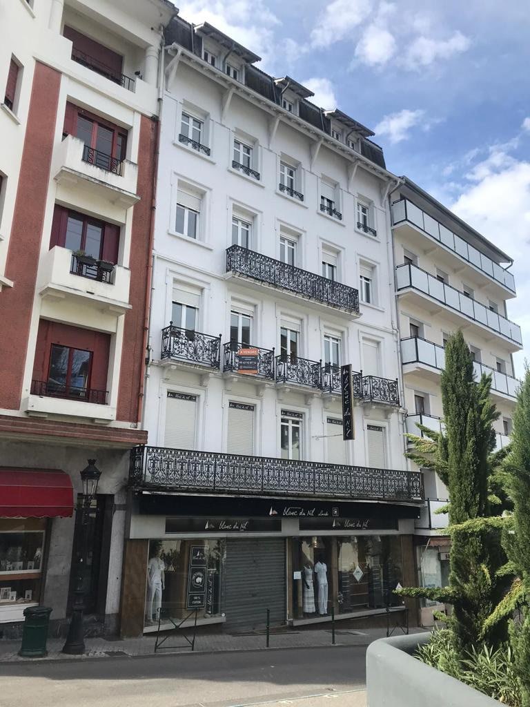 Rue de la grotte pour être au + près du sanctuaire