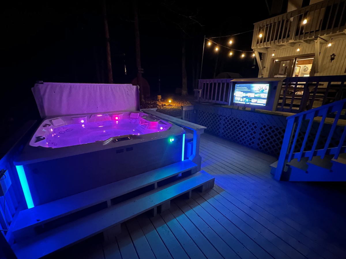 Family Getaway Sleeps 12, Salt Water Hot Tub