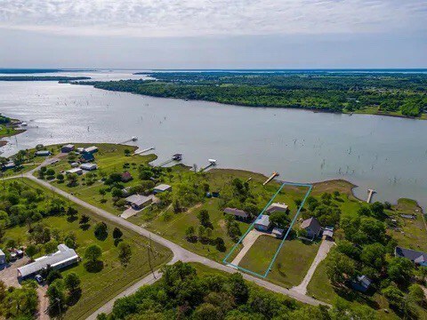 Have fun with Richland Chambers Lake front home