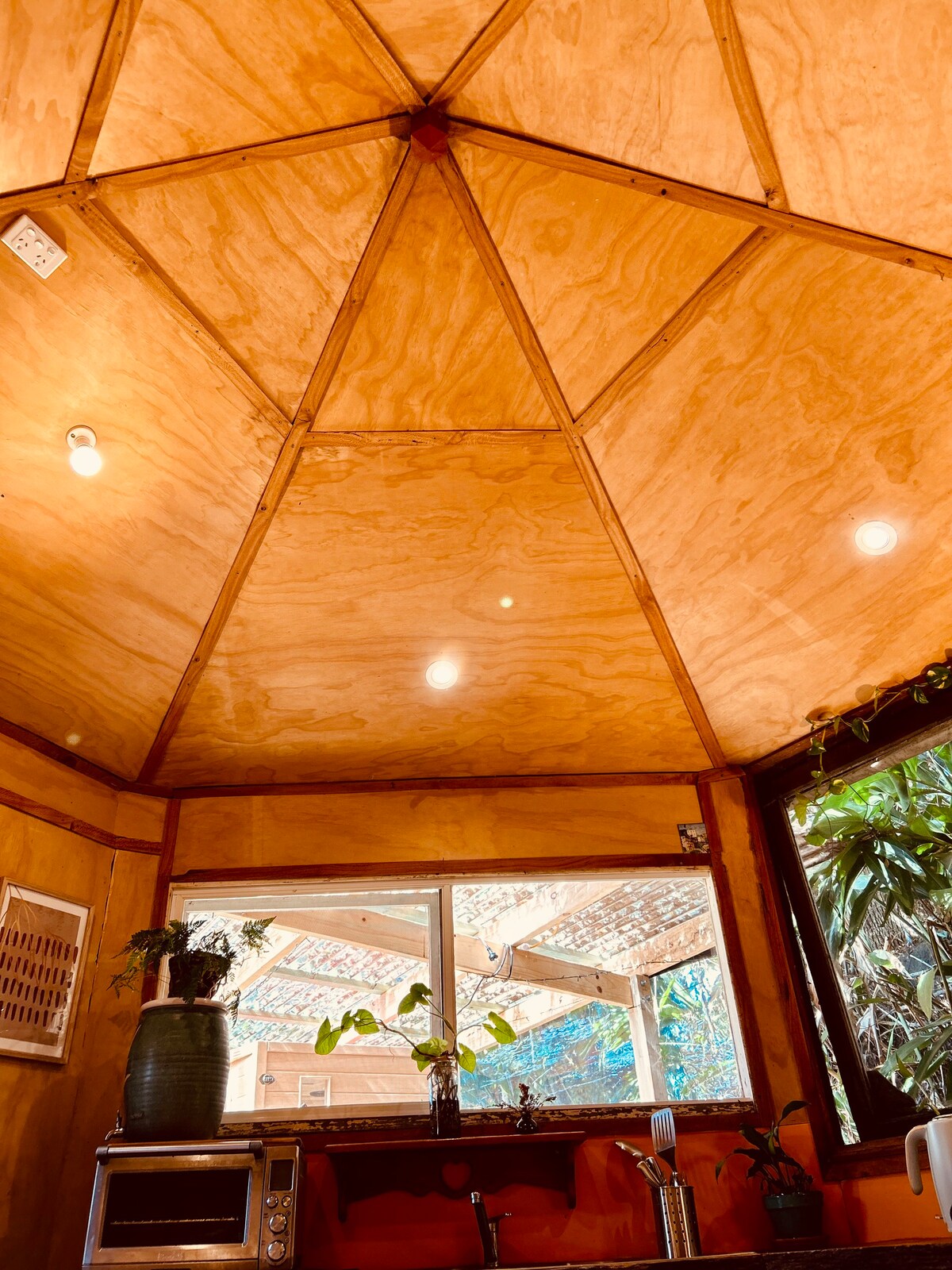 Private hexagonal hut with sauna and icebath