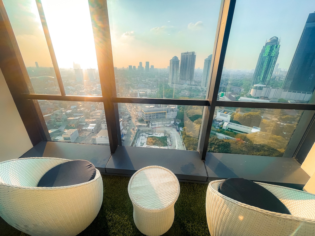 View Sunset at balcony Sudirman Suite 3bed 122sqm