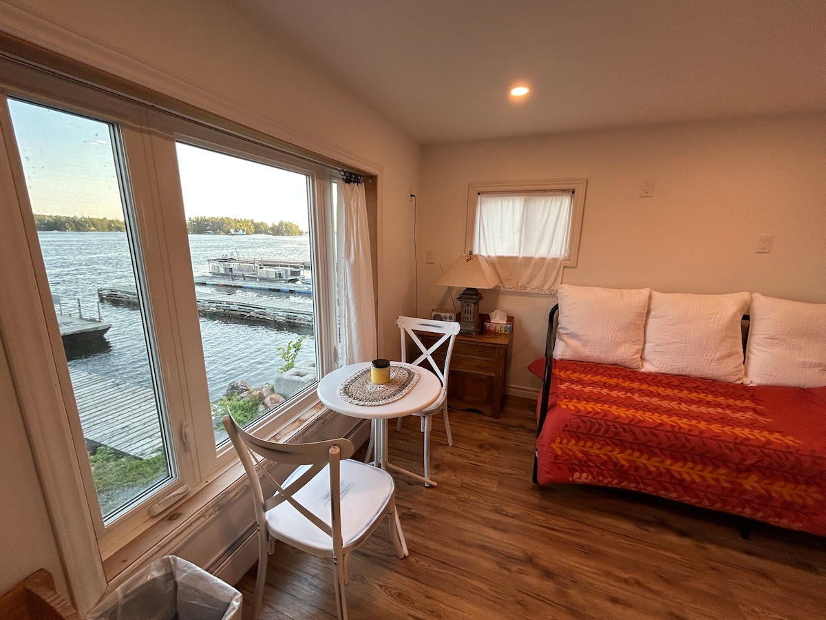 Waterfront Bunky in 1000 Islands