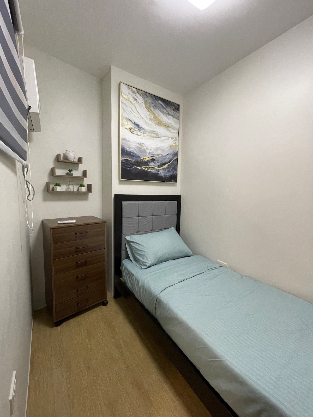 Fly & Rest | Solo Room near Airport | Shared Bath