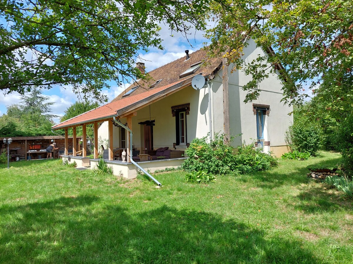 Leuk huis met fijne veranda en een studio