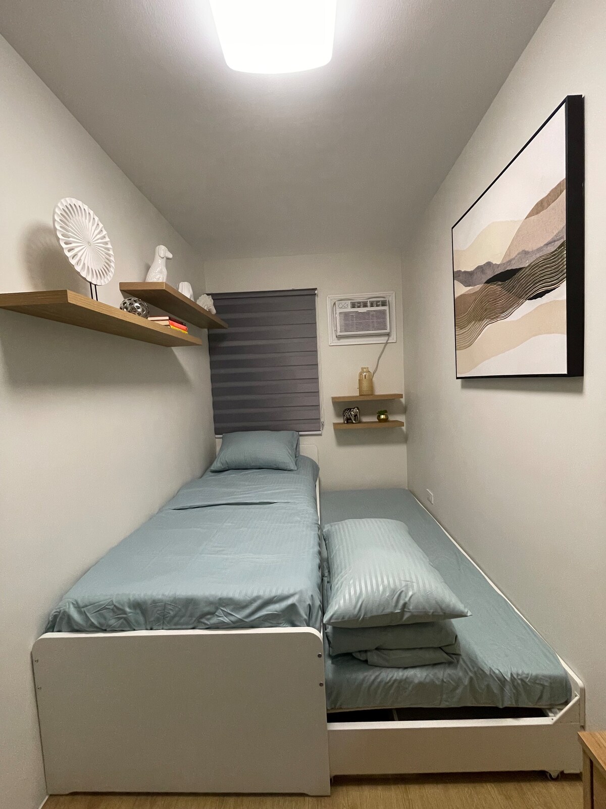 Fly & Rest | Twin Room near Airport | Shared Bath