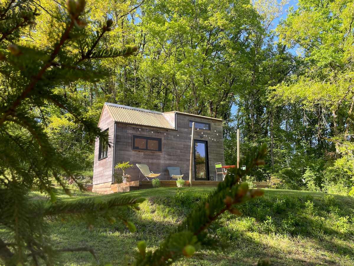 Tiny house cachée dans la vallée de la Dordogne