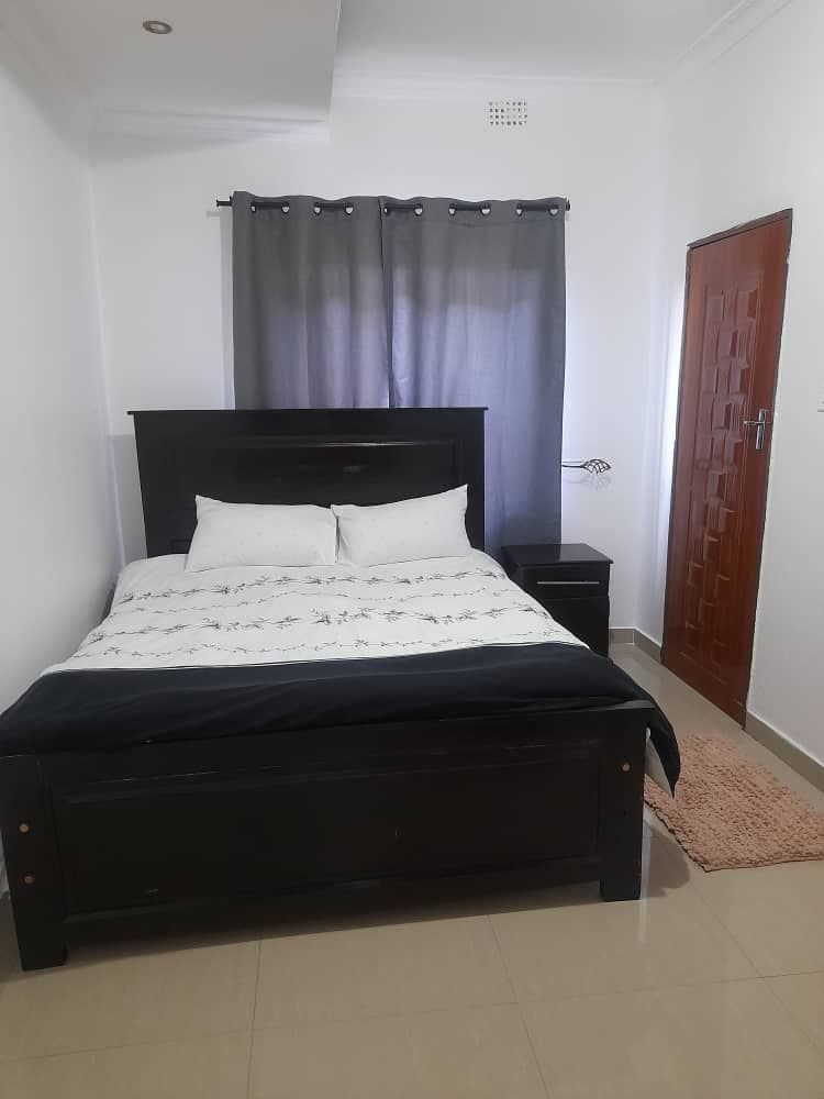 3 bedroom flat with 3 beds