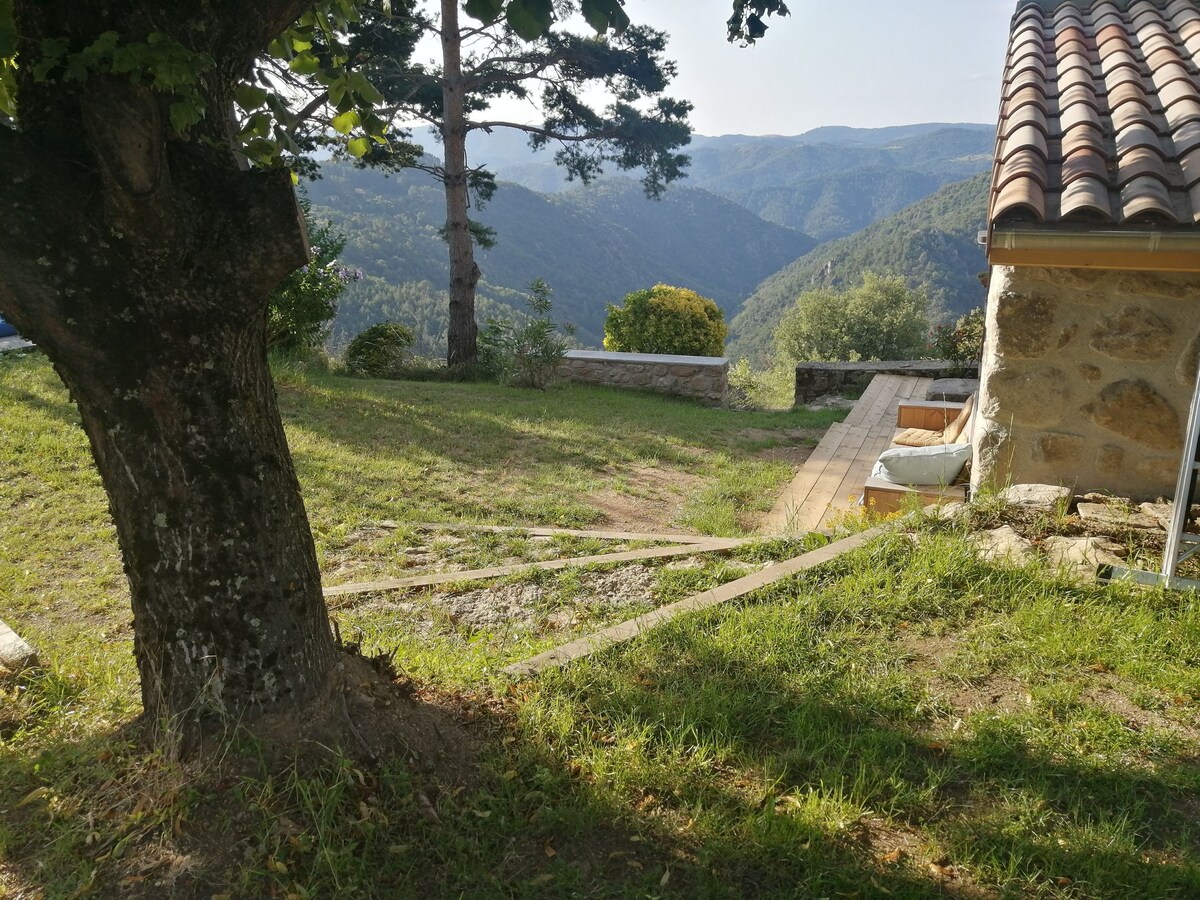 maison Ardéchoise refaite à neuf, magnifique vue.