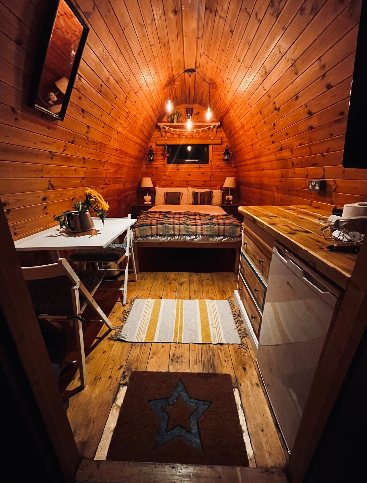 The Cabin at Axe View Hideout (hot tub stay)