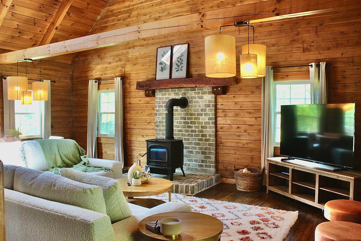 Oak Tree Cabin with Hot Tub