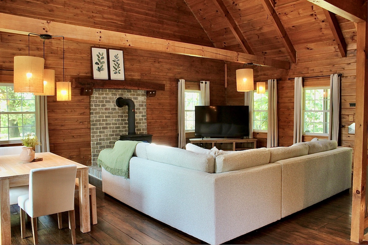 Oak Tree Cabin with Hot Tub