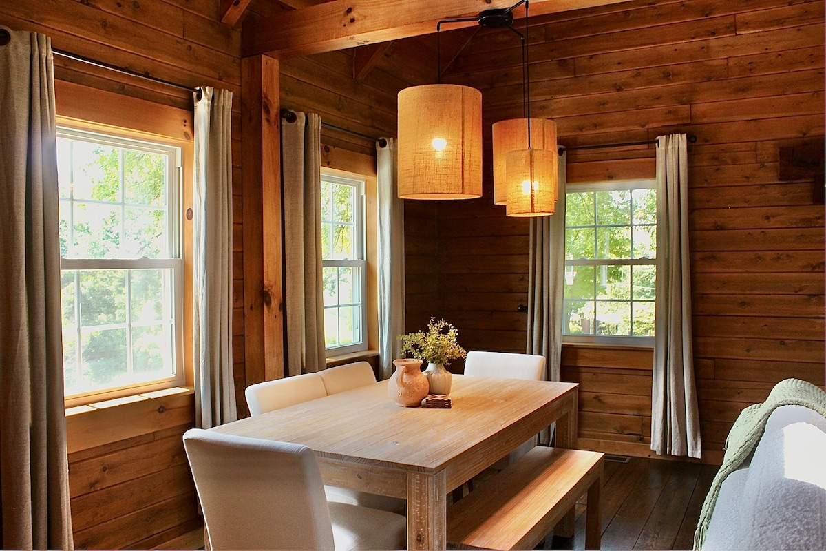 Oak Tree Cabin with Hot Tub