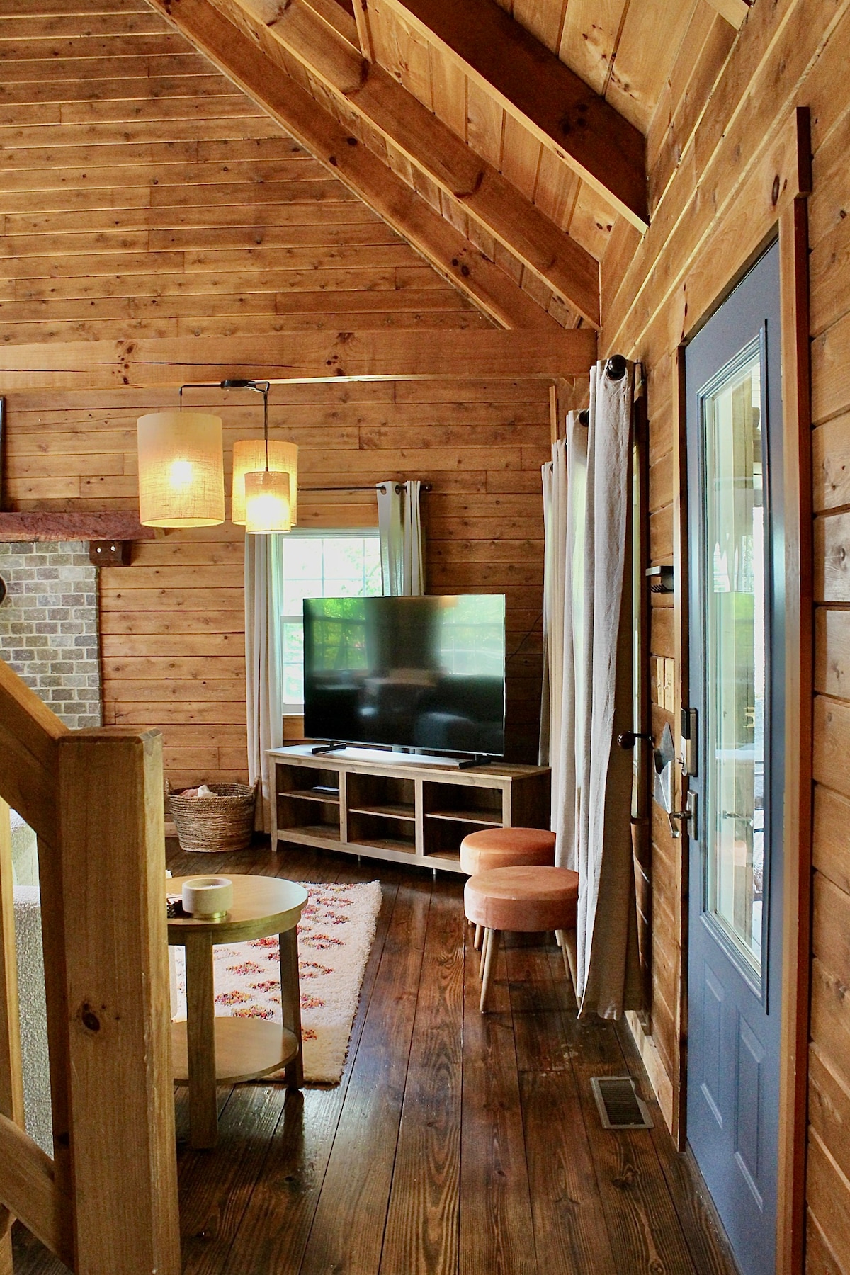 Oak Tree Cabin with Hot Tub