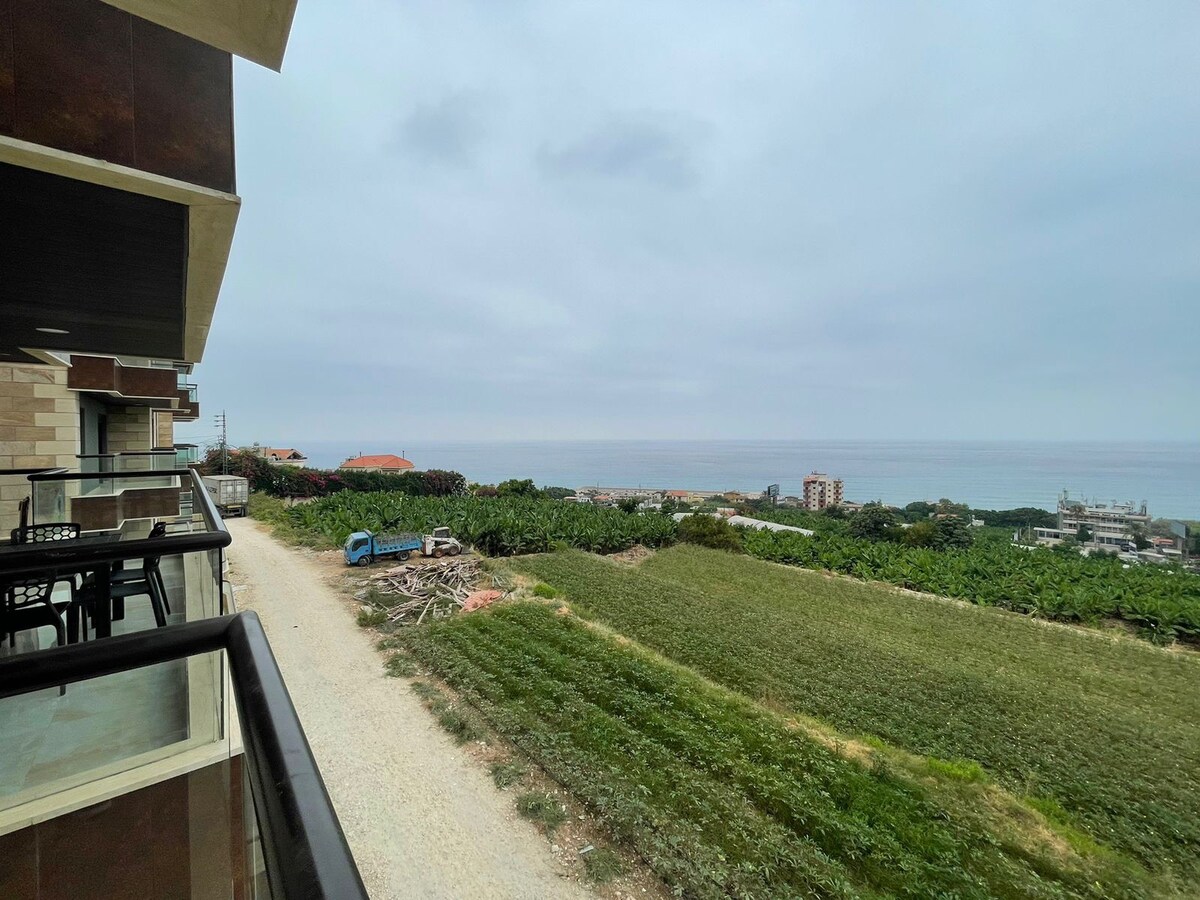 3 BR apartment with sea view
