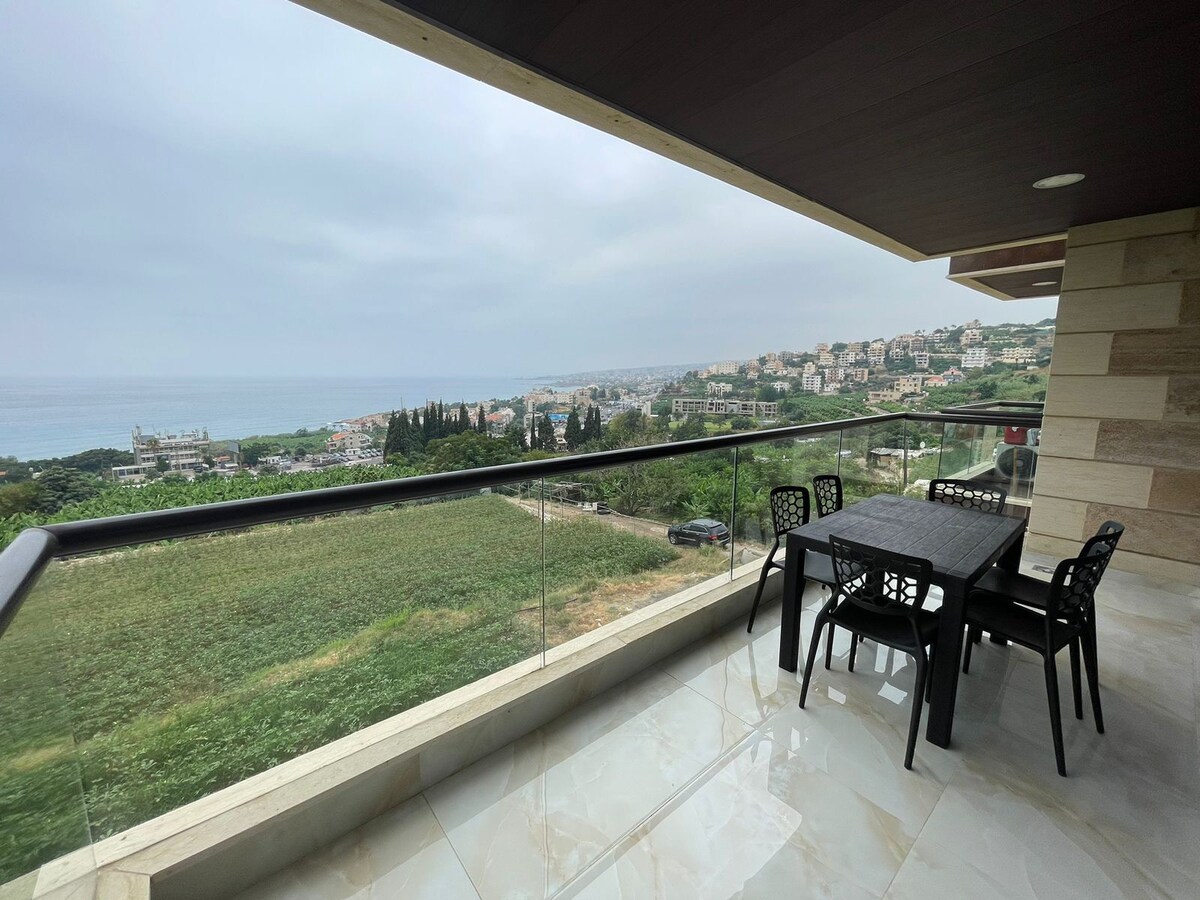 3 BR apartment with sea view