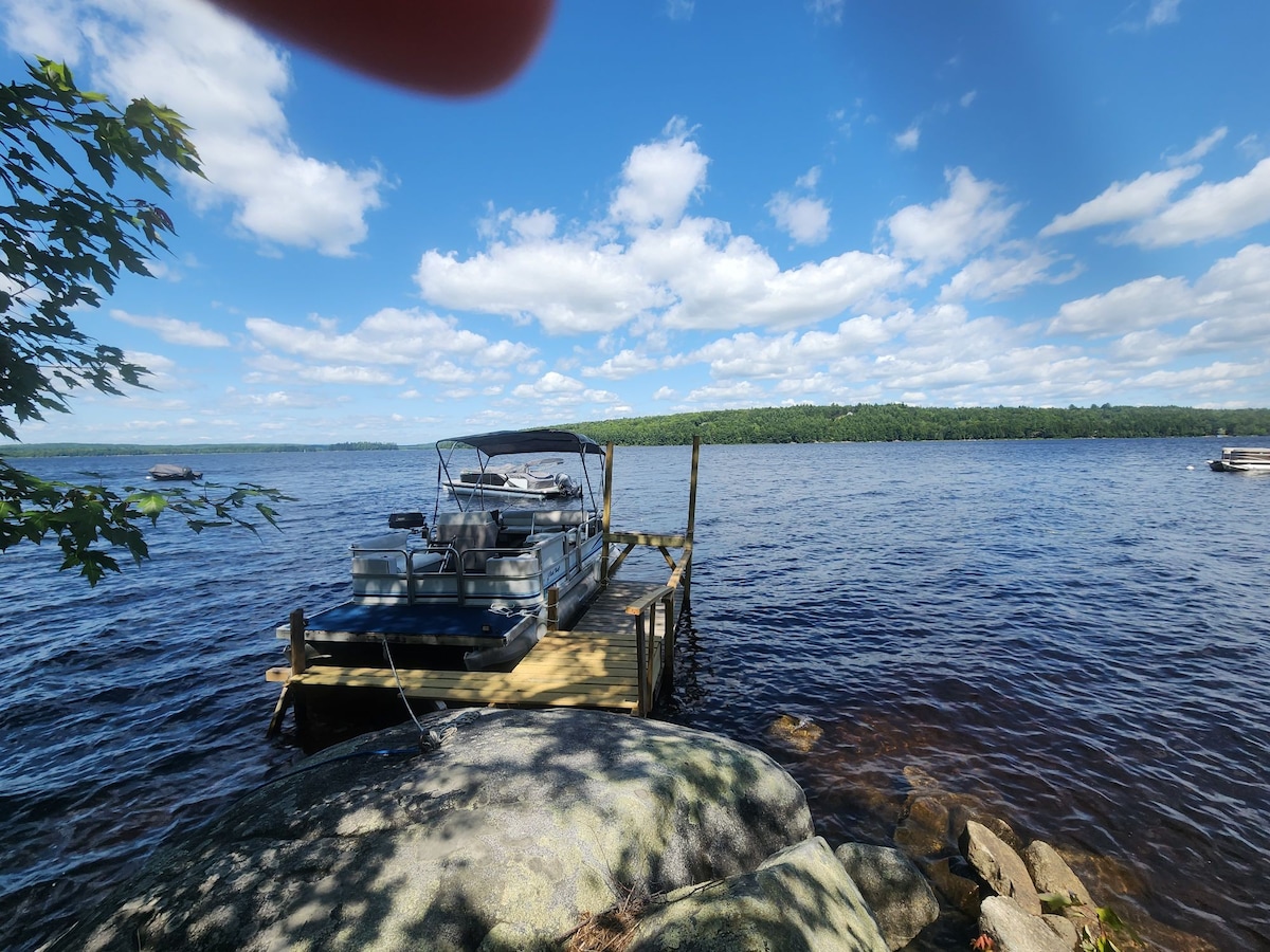 Cozy waterfront camp, loons!