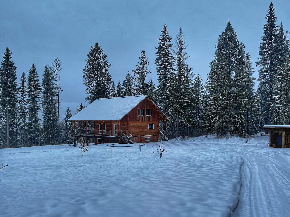 Dovetail Notch Log Cabin Retreat (private hot tub)