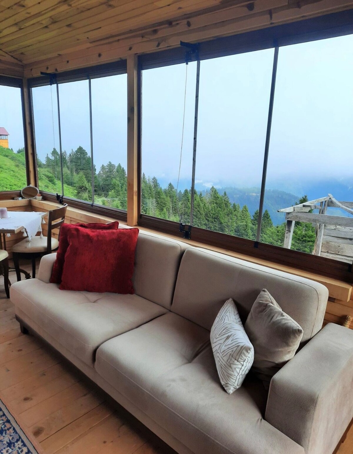 Pahona Montain House