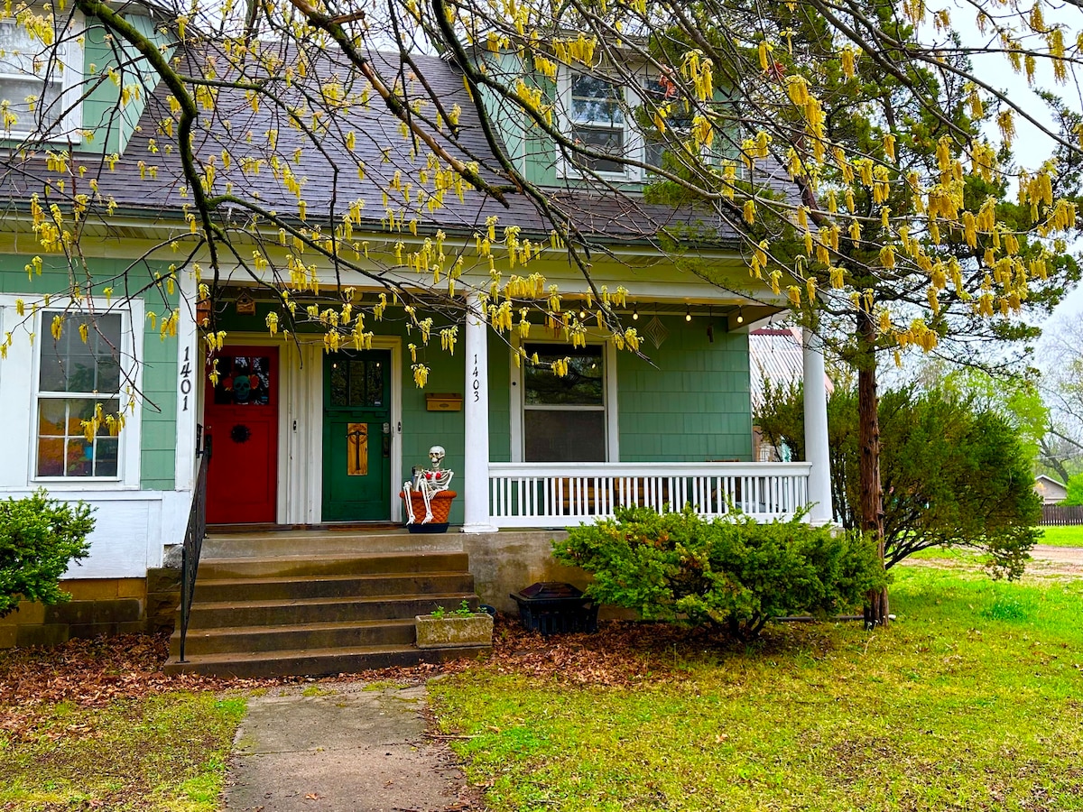 Cozy Haven near MSU & Downtown - Bonus Themed Room