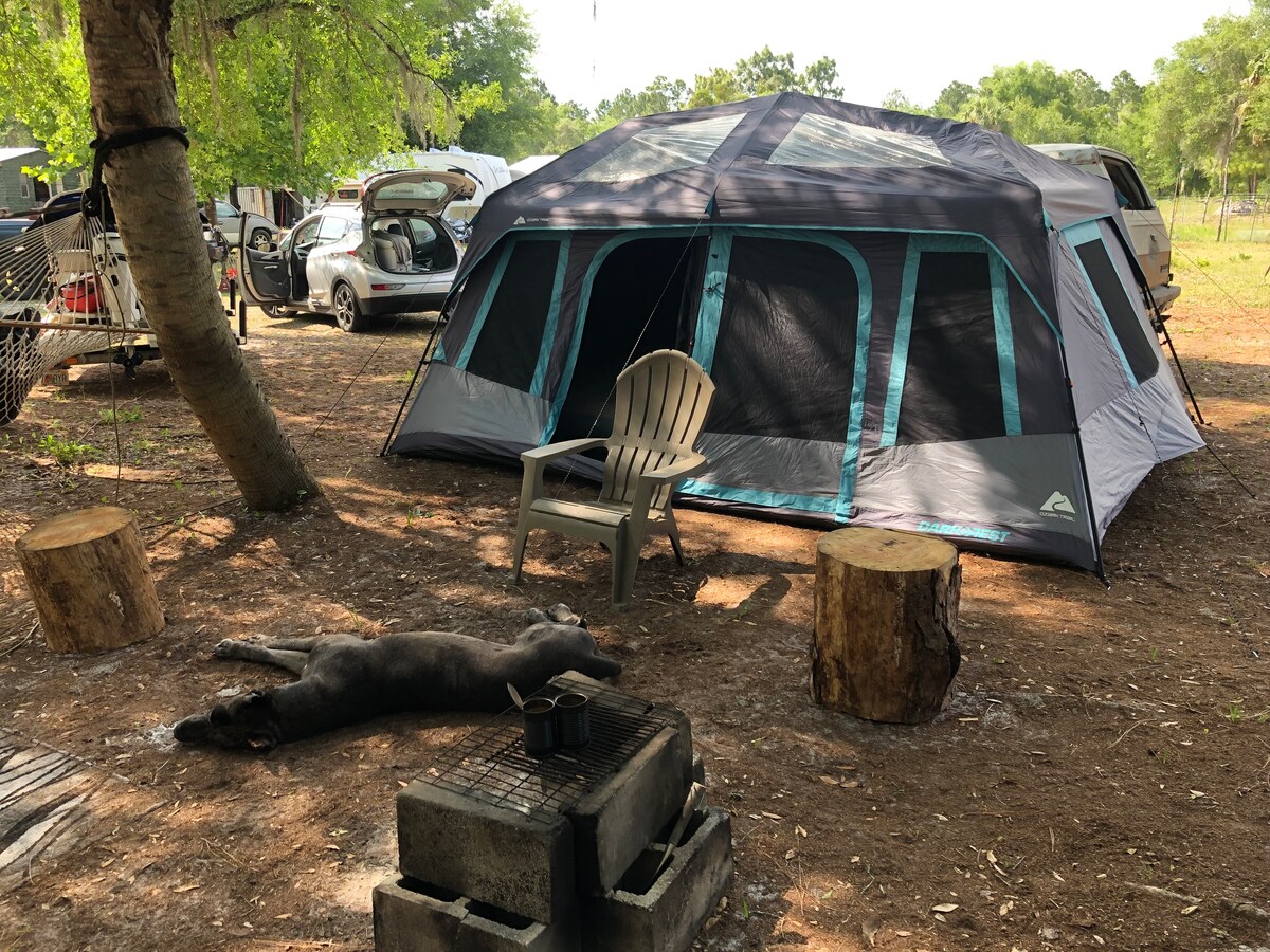 农场帐篷露营