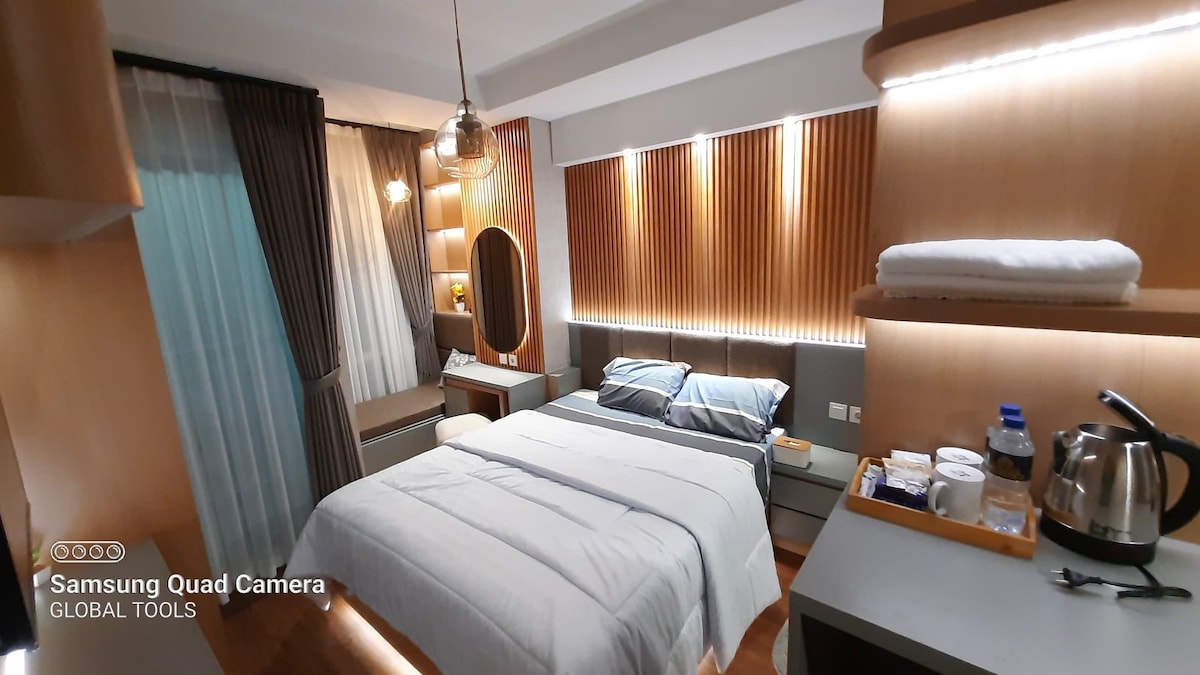 urbanica room by luxurious crib near chinatown