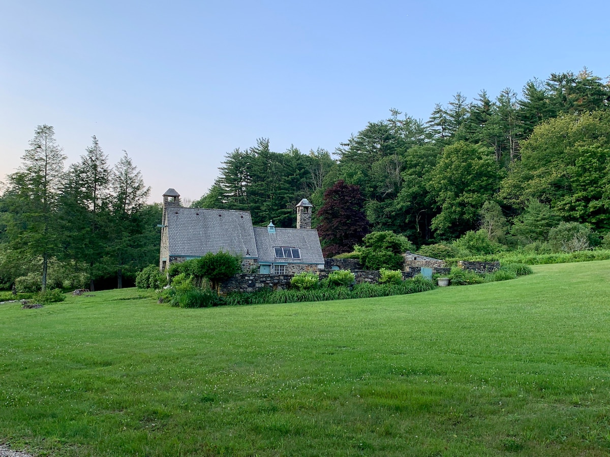 Charming Guest Cottage with Private Pool