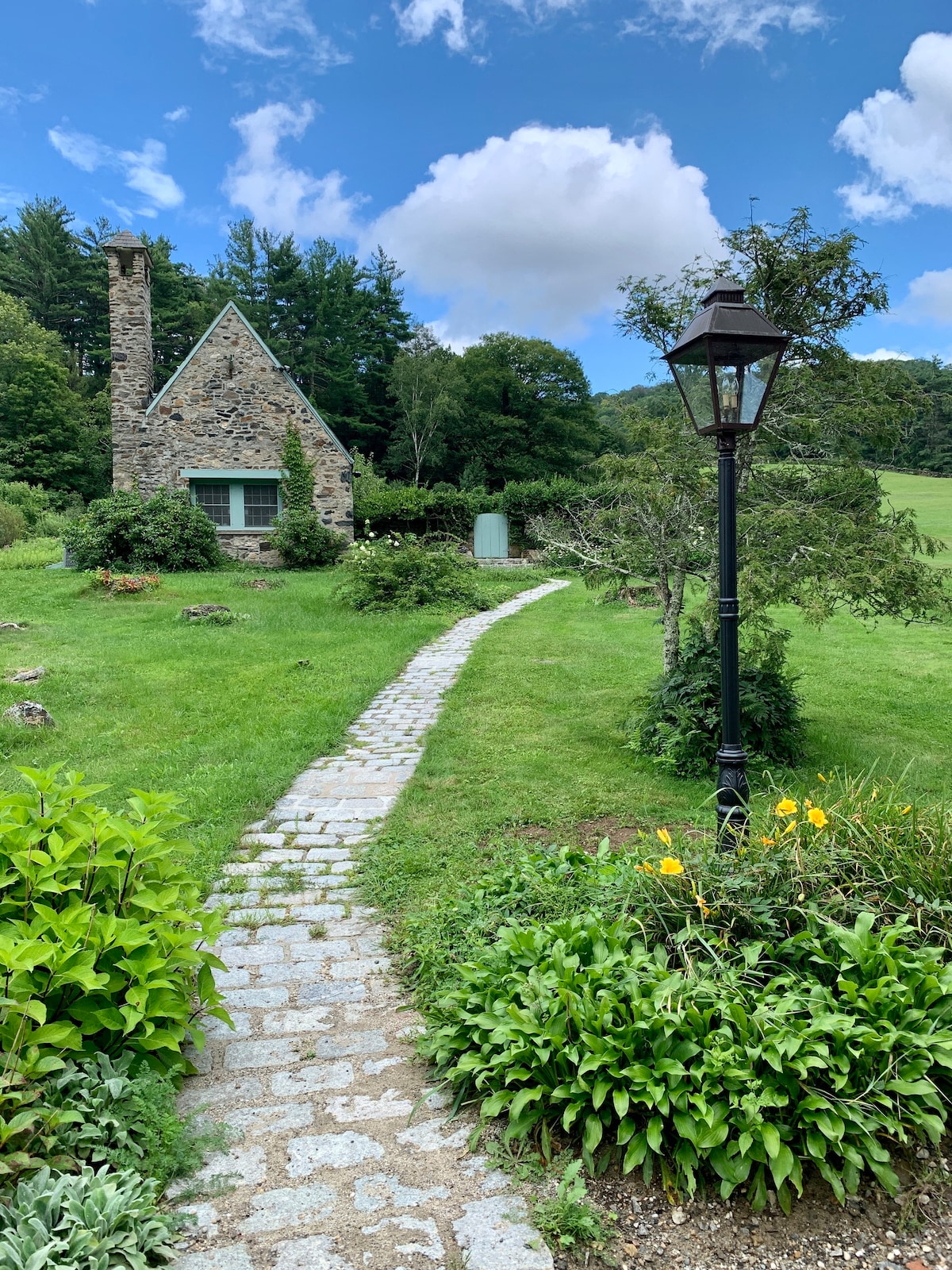 Charming Guest Cottage with Private Pool