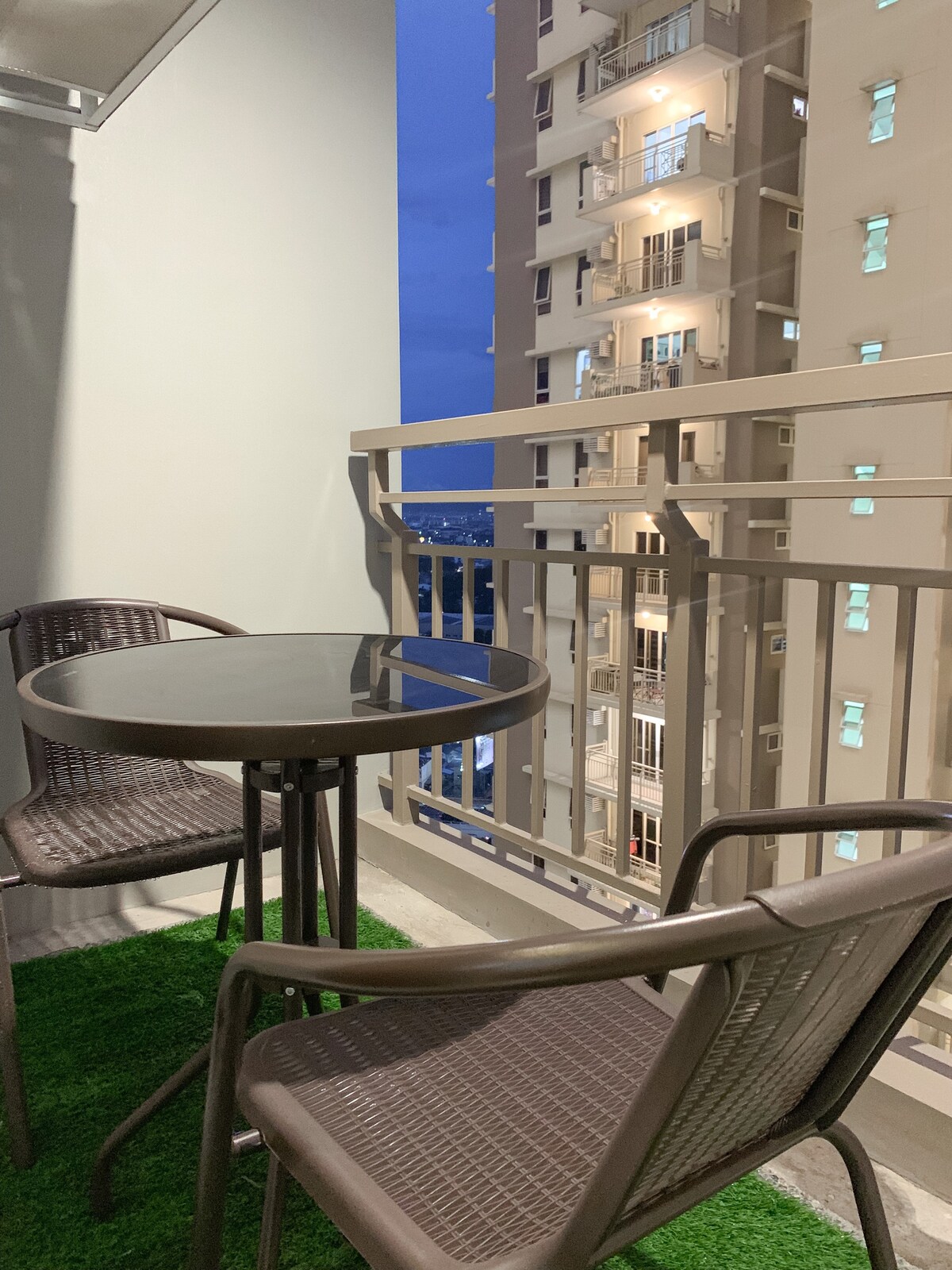 Aesthetic and Cozy 1BR Unit near BGC w/ pool